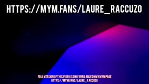 Laure Raccuzo – Elle suce en GloryHole et se fait arroser de sperme !