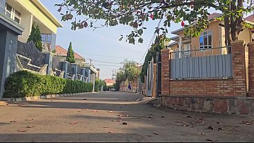 WTF AN ARABIAN MOM MASTURBATE HER PUSSY OUTSIDE THE HOUSE NEAR THE ROAD